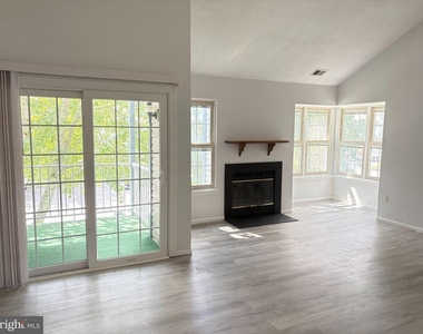 128 Andover Place - Photo Thumbnail 4