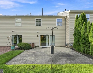 1902 Doral Drive - Photo Thumbnail 2