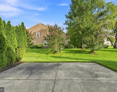 1902 Doral Drive - Photo Thumbnail 3