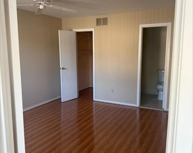 1904 Roberts Way - Photo Thumbnail 5
