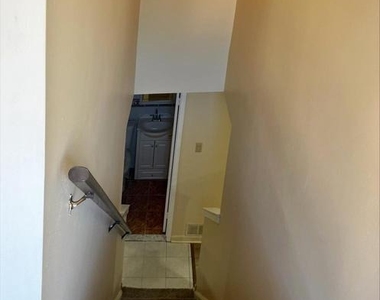 1904 Roberts Way - Photo Thumbnail 2