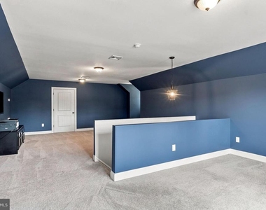 331 Ardmore Avenue - Photo Thumbnail 58