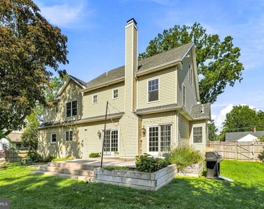 331 Ardmore Avenue - Photo Thumbnail 81