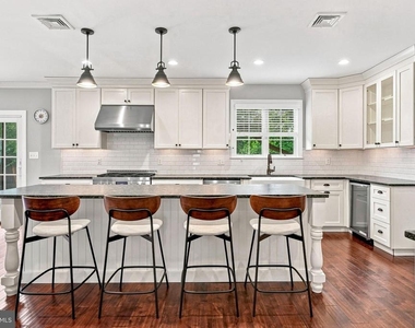 331 Ardmore Avenue - Photo Thumbnail 27