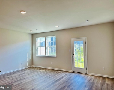 8 Elenor Lane - Photo Thumbnail 13