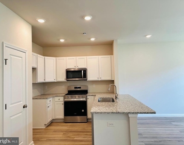 8 Elenor Lane - Photo Thumbnail 5