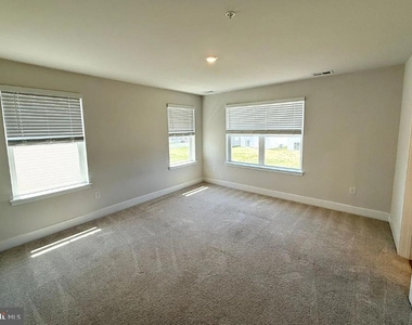 1670 Lake Placid Drive - Photo Thumbnail 4