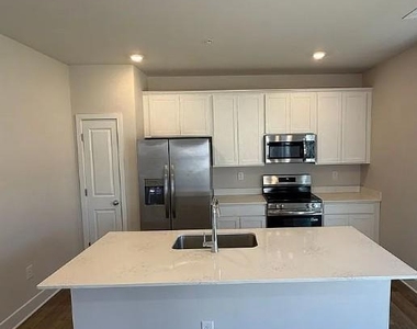 1670 Lake Placid Drive - Photo Thumbnail 2