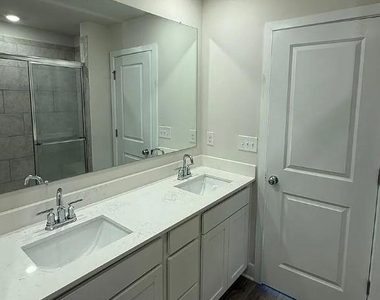 1670 Lake Placid Drive - Photo Thumbnail 5