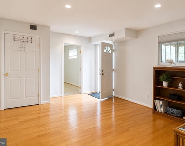 537 E Indian Spring Drive - Photo Thumbnail 10