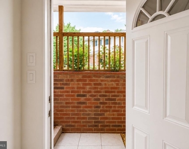 537 E Indian Spring Drive - Photo Thumbnail 4