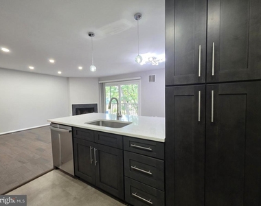 10414 Parthenon Court - Photo Thumbnail 10