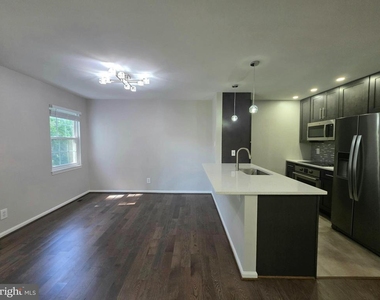 10414 Parthenon Court - Photo Thumbnail 7