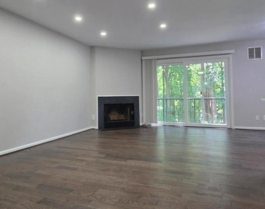 10414 Parthenon Court - Photo Thumbnail 4