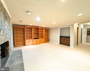11045 Candlelight Lane - Photo Thumbnail 14