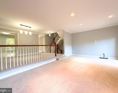 11045 Candlelight Lane - Photo Thumbnail 8