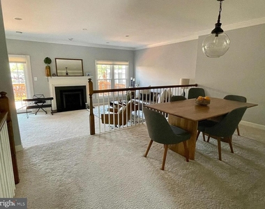11045 Candlelight Lane - Photo Thumbnail 4