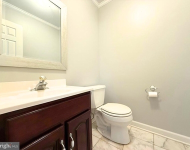 11045 Candlelight Lane - Photo Thumbnail 18
