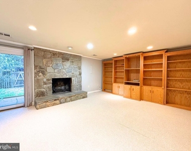 11045 Candlelight Lane - Photo Thumbnail 13