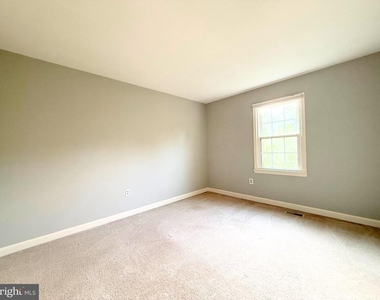 11045 Candlelight Lane - Photo Thumbnail 11