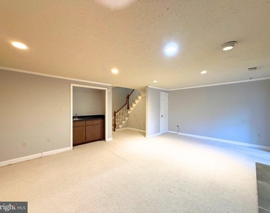 11045 Candlelight Lane - Photo Thumbnail 15