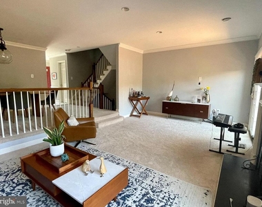 11045 Candlelight Lane - Photo Thumbnail 5
