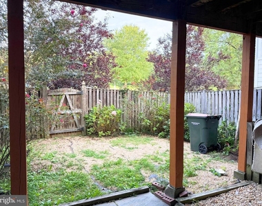 11045 Candlelight Lane - Photo Thumbnail 23