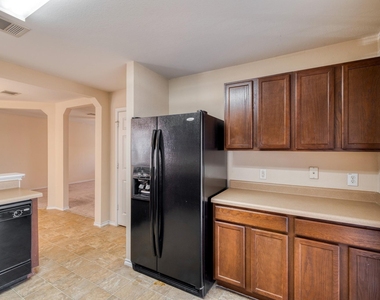 7412 Cayenne Ln - Photo Thumbnail 12