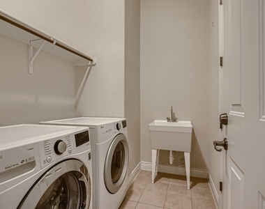 400 Entrada Way - Photo Thumbnail 15
