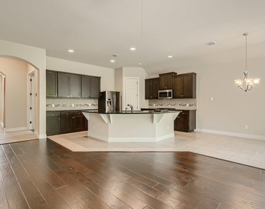 400 Entrada Way - Photo Thumbnail 2