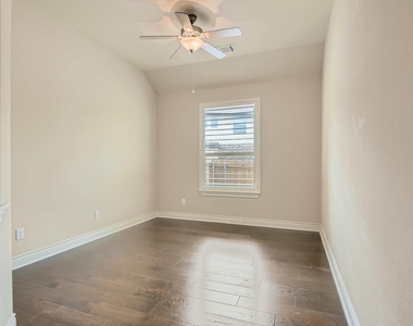 400 Entrada Way - Photo Thumbnail 8