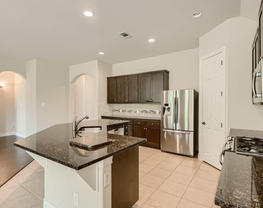 400 Entrada Way - Photo Thumbnail 5
