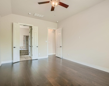 400 Entrada Way - Photo Thumbnail 10