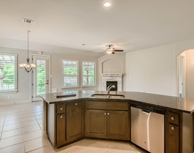 400 Entrada Way - Photo Thumbnail 6