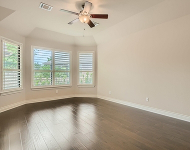 400 Entrada Way - Photo Thumbnail 9