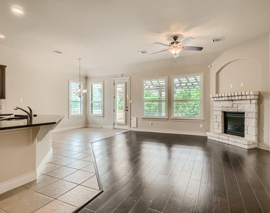 400 Entrada Way - Photo Thumbnail 3