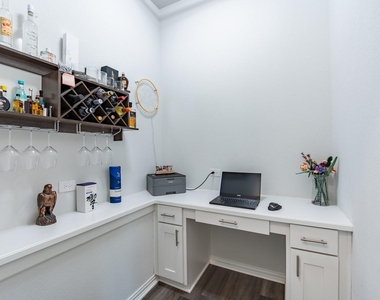402 Pulitzer Dr - Photo Thumbnail 13