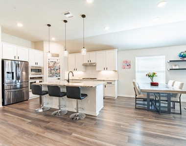 402 Pulitzer Dr - Photo Thumbnail 8