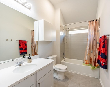 402 Pulitzer Dr - Photo Thumbnail 22