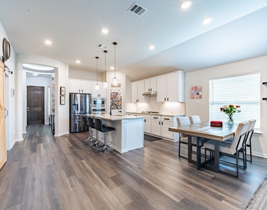 402 Pulitzer Dr - Photo Thumbnail 2