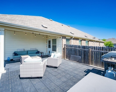 402 Pulitzer Dr - Photo Thumbnail 27