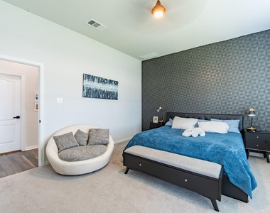 402 Pulitzer Dr - Photo Thumbnail 15