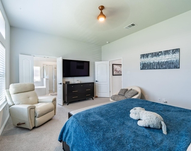 402 Pulitzer Dr - Photo Thumbnail 16