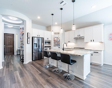 402 Pulitzer Dr - Photo Thumbnail 6