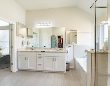 402 Pulitzer Dr - Photo Thumbnail 18