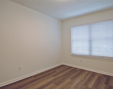 13528 Oregon Flats Trl - Photo Thumbnail 16