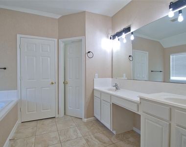 13528 Oregon Flats Trl - Photo Thumbnail 25