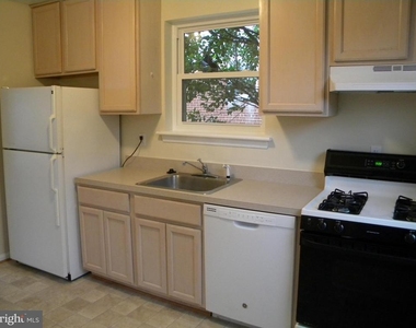 5022 Druid Drive - Photo Thumbnail 4