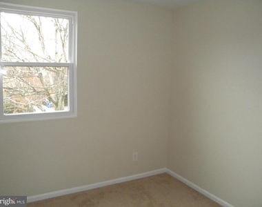 5022 Druid Drive - Photo Thumbnail 9