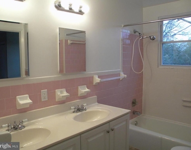 5022 Druid Drive - Photo Thumbnail 12